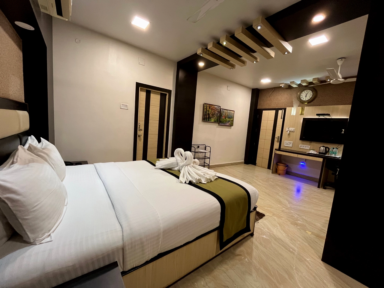 continentallodge.com Photos